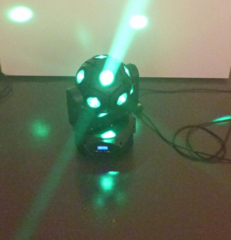 Einer von zwei LED-Bällen
